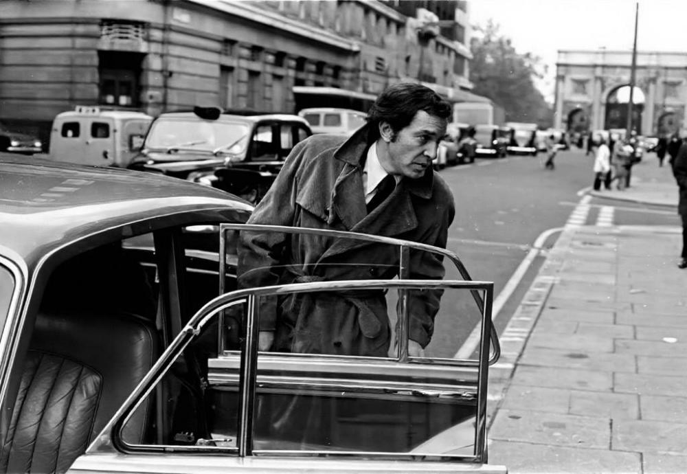 Martin Landau arriving at ATV House, Great Cumberland Place, London, c.1973–1975